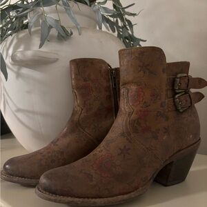 LADIES LUCCHESE CATALINA FLORAL LEATHER BOOTS retail for $350